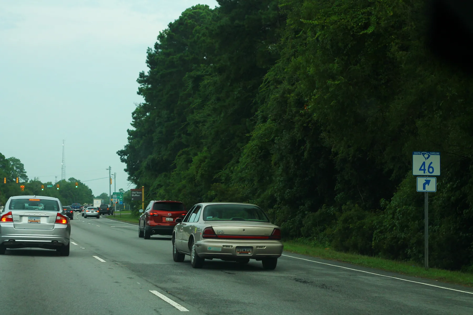 Traffic on U.S. 278 in Bluffton, with a sign for the turn onto S.C. 46.